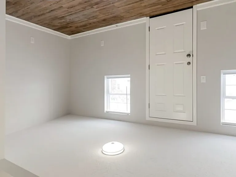 8219 Rugby Ave — Photo 5