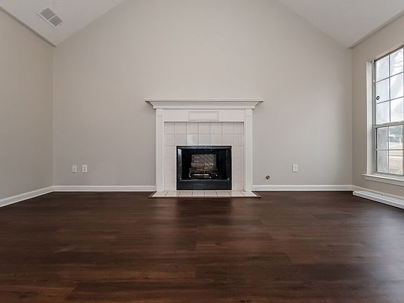 4th image of 627 Beaver Run Trce