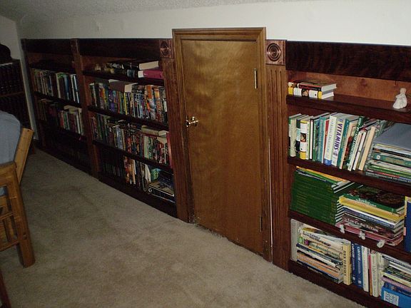 Bookcases in FROG
