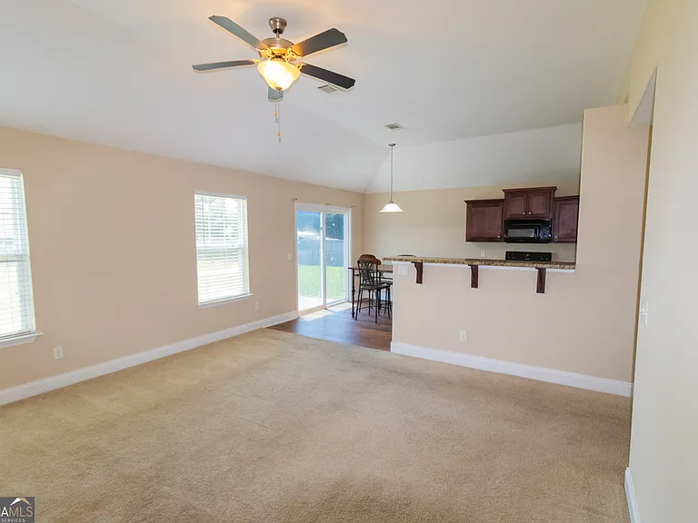 612 Hampstead Ave — Photo 5