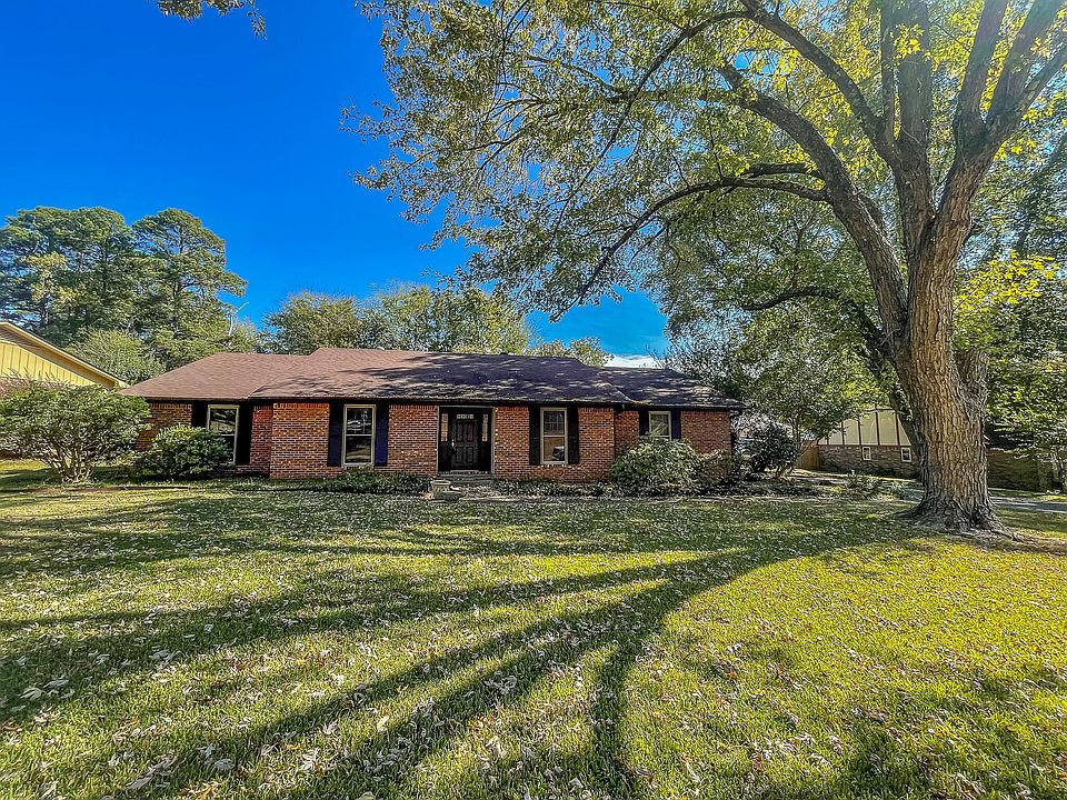 1st image of 615 Woodview Dr