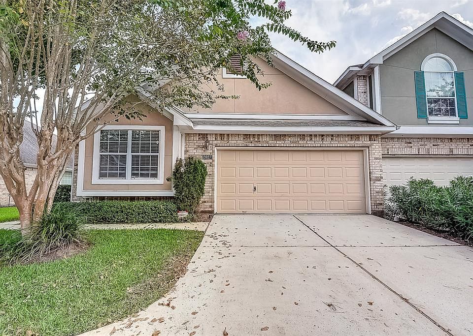 1st image of 2027 Marchwood Manor Dr