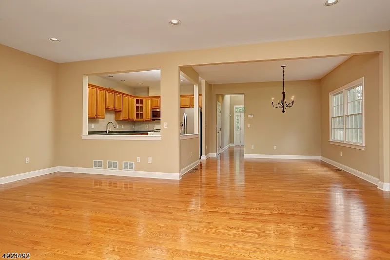 3 bed, 2.5 bath, $4,300 — Photo 4