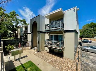 4147 Roanoke Rd APT 17, Kansas City, MO 64111