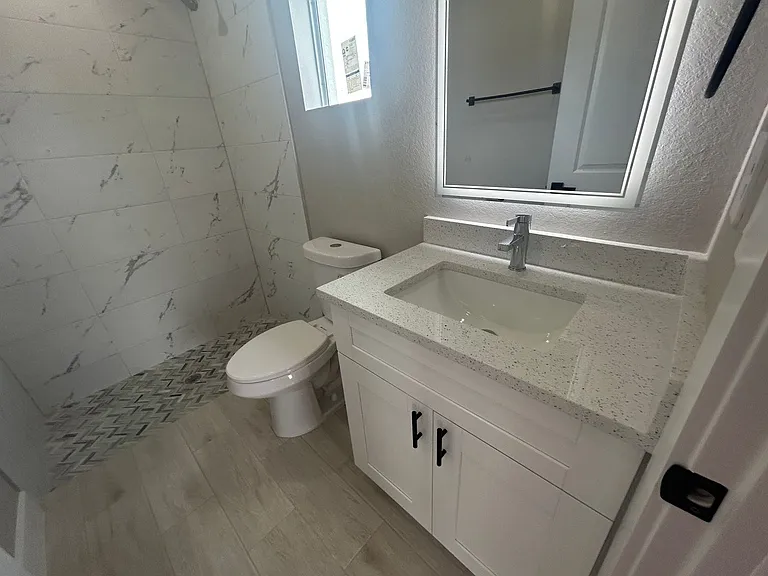 2524 NE 1st Pl — Photo 17