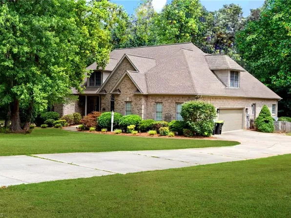 8014 Dorsett Downs Dr, Stokesdale, NC 27357