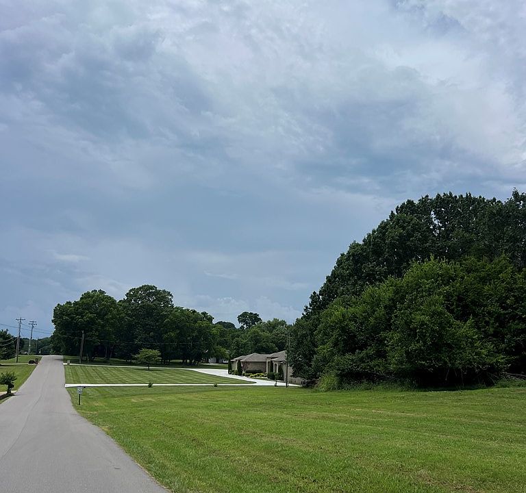 2nd image of 14 Lake Forest Dr