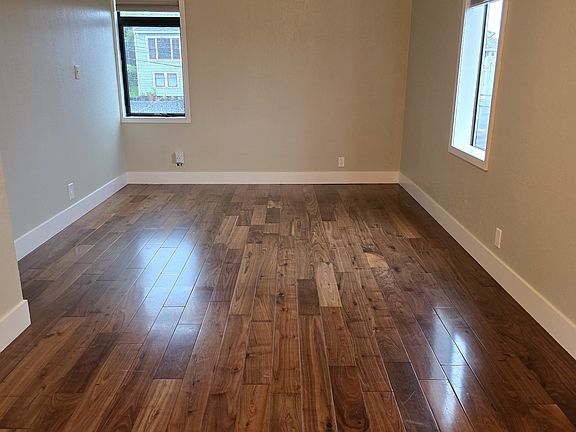 5th image of 375 Valley St #1