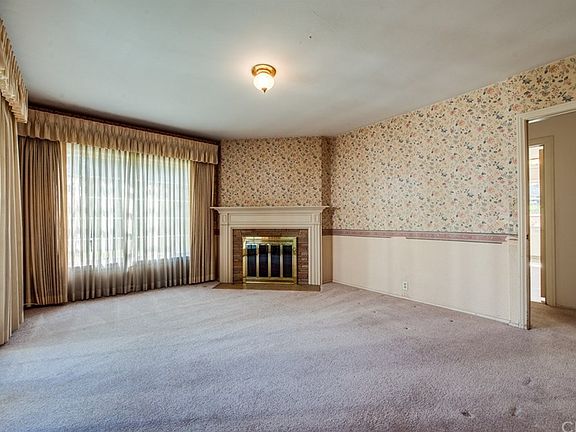 4th image of 2201 N Heliotrope Dr
