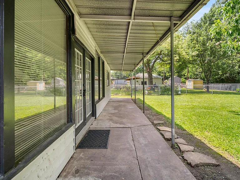 8327 Bonner Dr — Photo 34