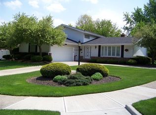 14041 Indian Creek Dr, Middleburg Heights, OH