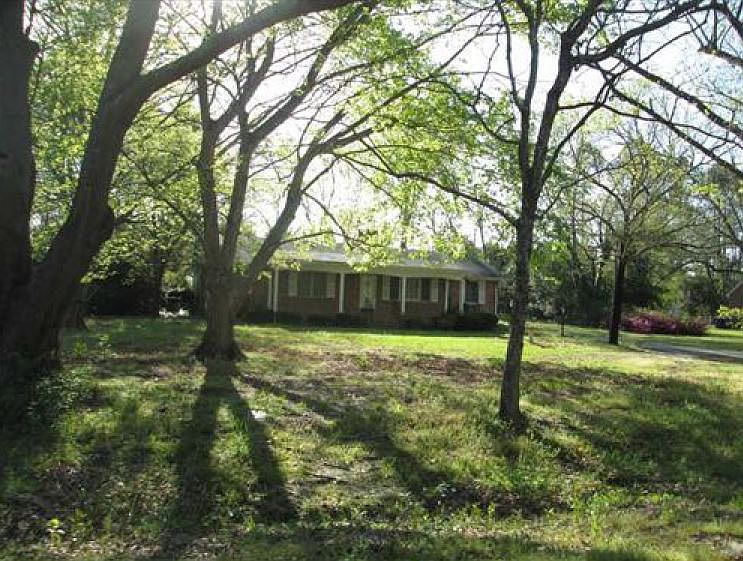2nd image of 304 Turnpike Rd