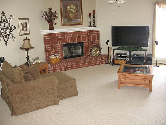 4th image of 1005 Tanglewood Ln