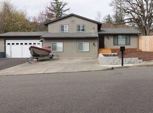 1412 NW Woodwillow Dr, Roseburg, OR 97471
