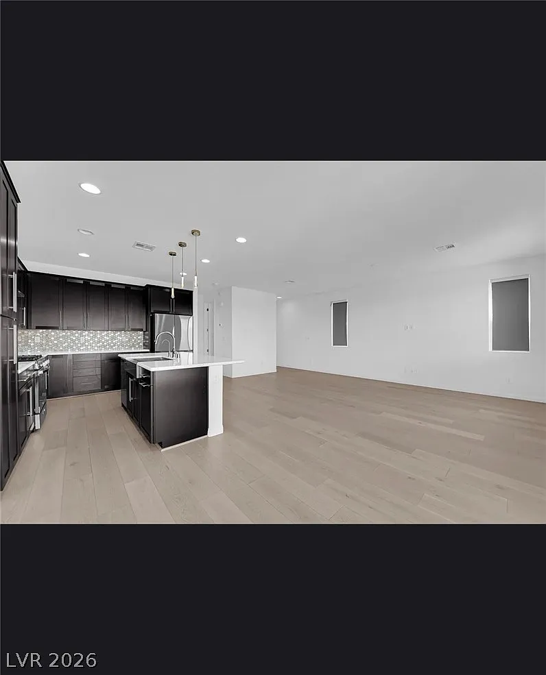3 bed, 2.5 bath, 1721 sqft, $3,500 — Photo 3