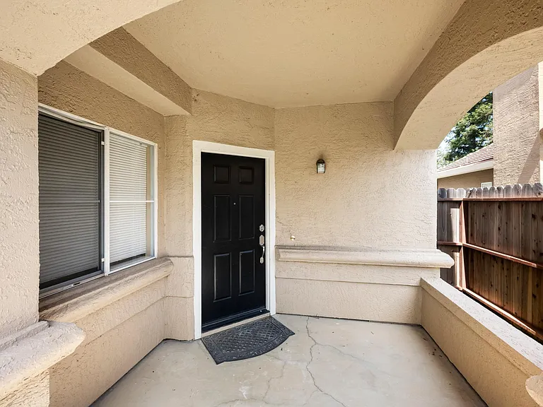 142 Kennerly Way — Photo 2