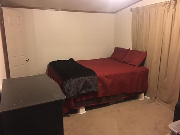 Spare bedroom 