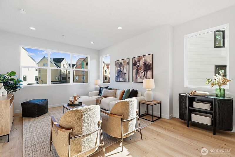 3rd image of 781 7th Avenue NW