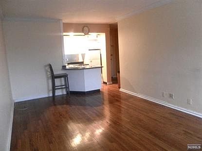 5th image of 411 Park Pl APT 5E