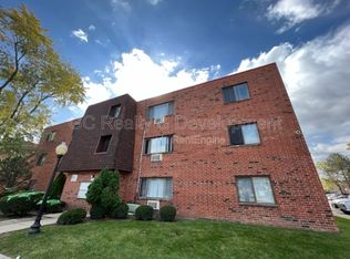 1703 W Dennis Dr #1C, Mount Prospect, IL 60056