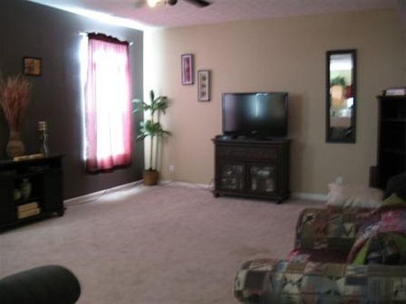 2nd image of 410 Chapelhill Dr