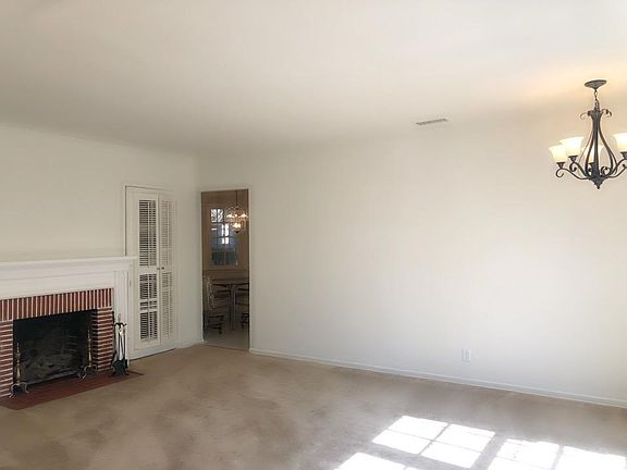 5th image of 1835 N Hollywood Way