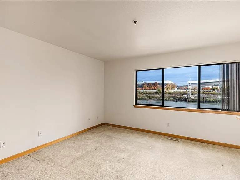 730 NW Naito Pkwy #E22 — Photo 10