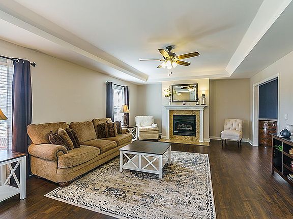 5th image of 1020 Echo Valley Dr