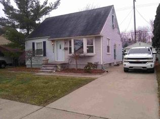 22968 Maxine St, Saint Clair Shores, MI 48080