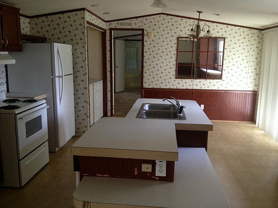 Kitchen and Breakfast area