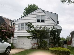 5423 252nd St, Little Neck, NY 11362