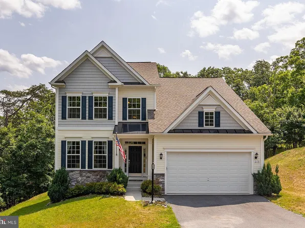 210 Woods Dr, Cross Junction, VA 22625