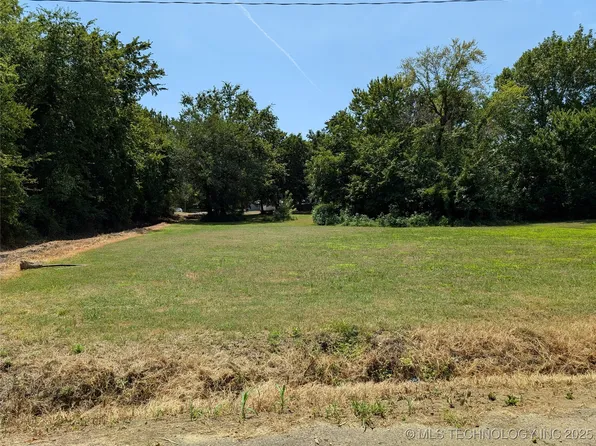 W Park Ave, Checotah, OK 74426