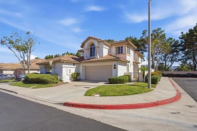 2517 Whispering Palms Loop