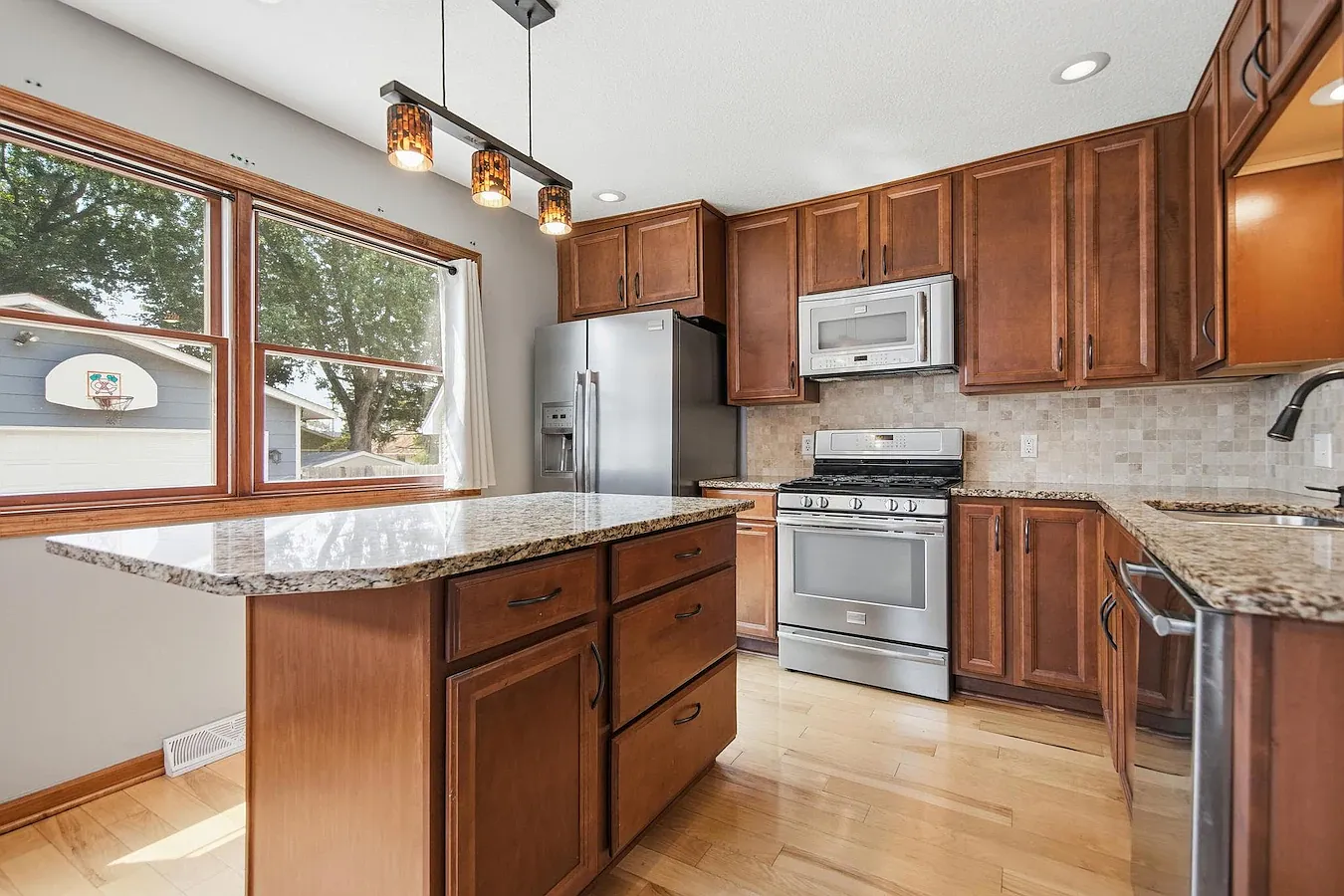 3 bed, 1.5 bath, 1830 sqft, $2,850 — Photo 4