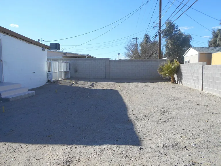 2137 E Saint Louis Ave — Photo 16