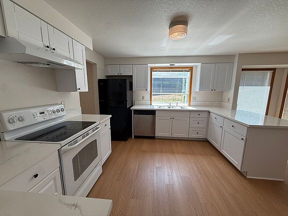 5th image of 17040 SW Cambridge Dr