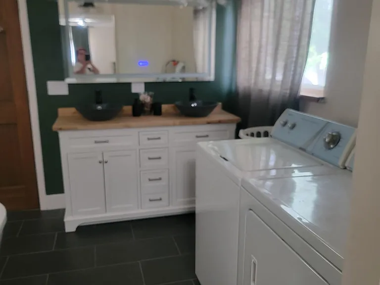 1405 Bates Dr — Photo 3