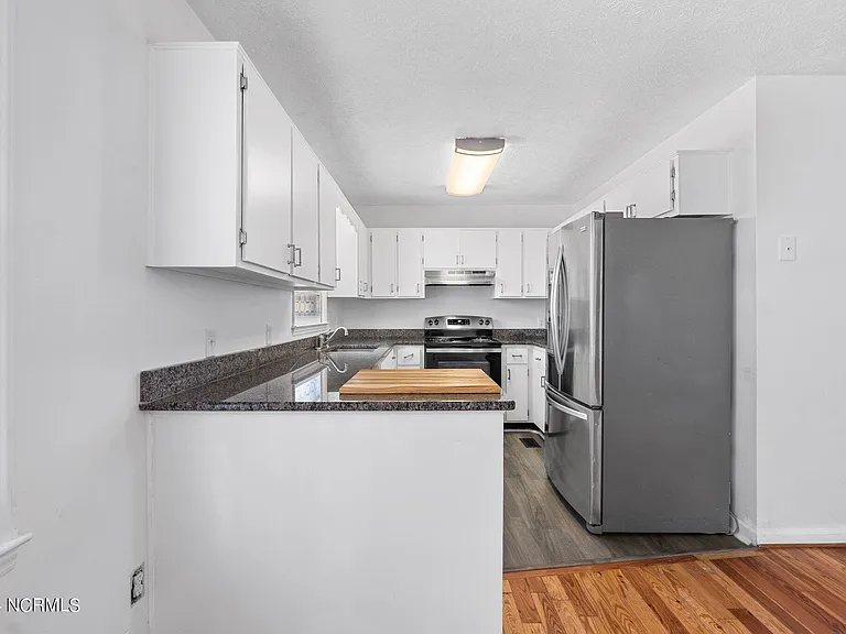 1708 N Poplar St — Photo 9