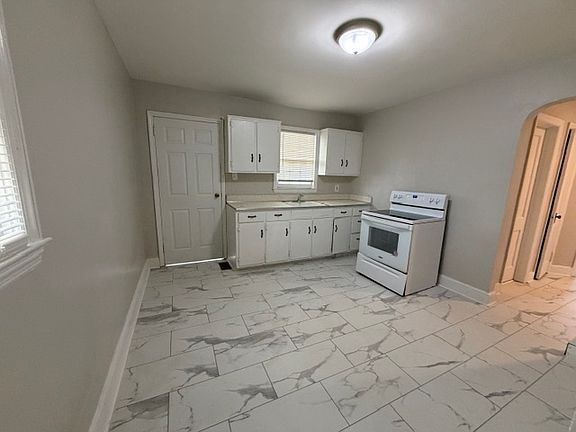 3rd image of 3806 Wooddale Ln