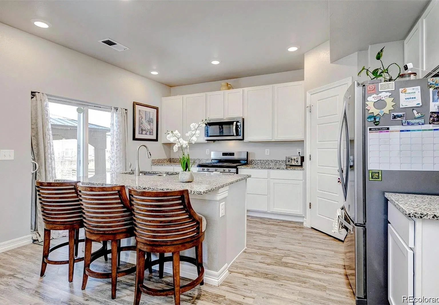 4 bed, 2.5 bath, 1954 sqft, $3,100 — Photo 2
