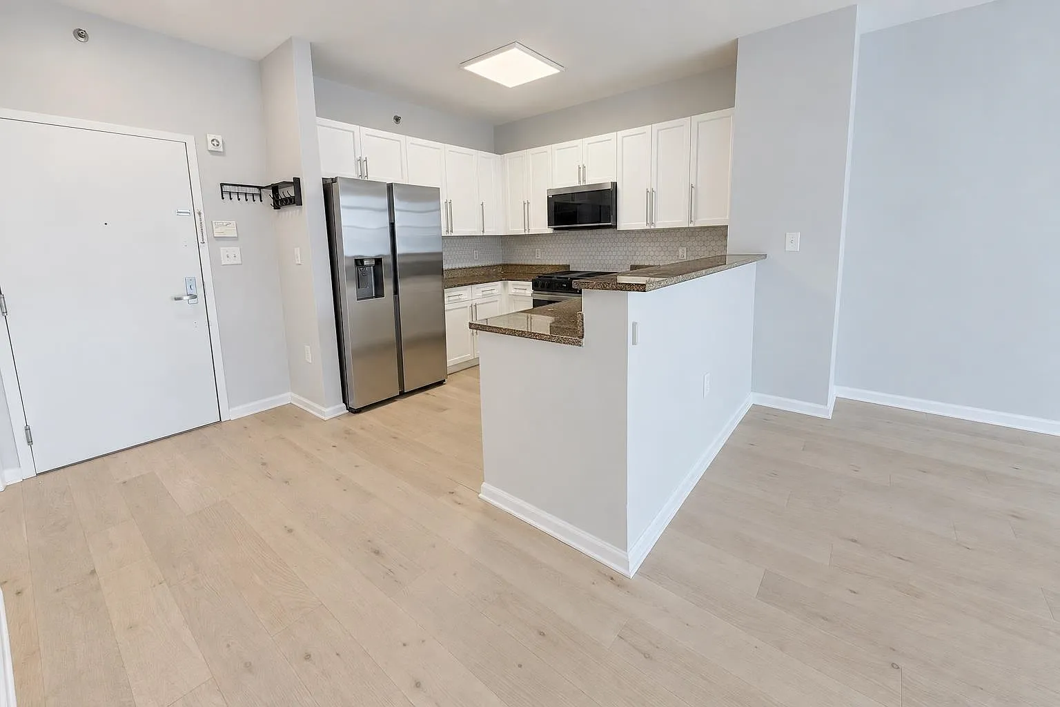 2 bed, 2.0 bath, 1269 sqft, $3,800 — Photo 3