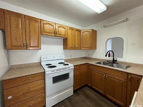 5th image of 11 6th Street CRESCENT W