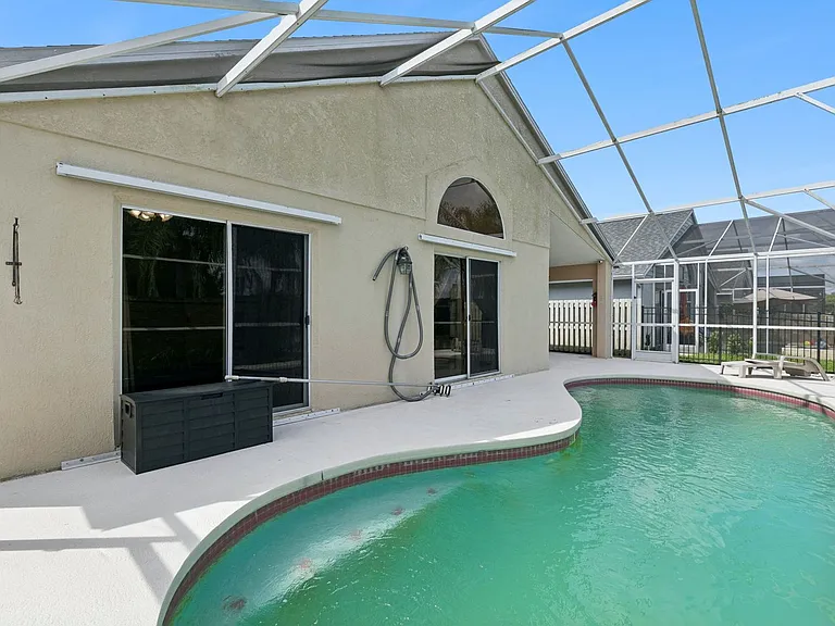 13750 Huntwick Dr — Photo 31