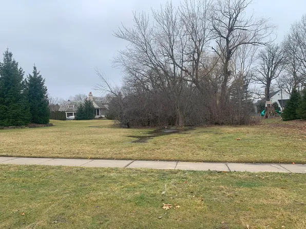 1196 Sir William Ln, Lake Forest, IL 60045