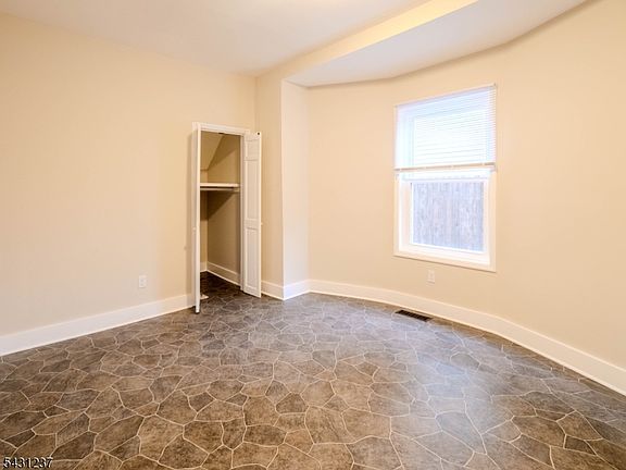 3rd image of 88 Trinity St