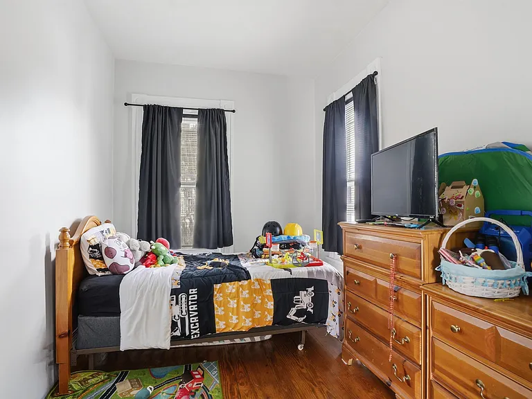 747 Union St #2 — Photo 9