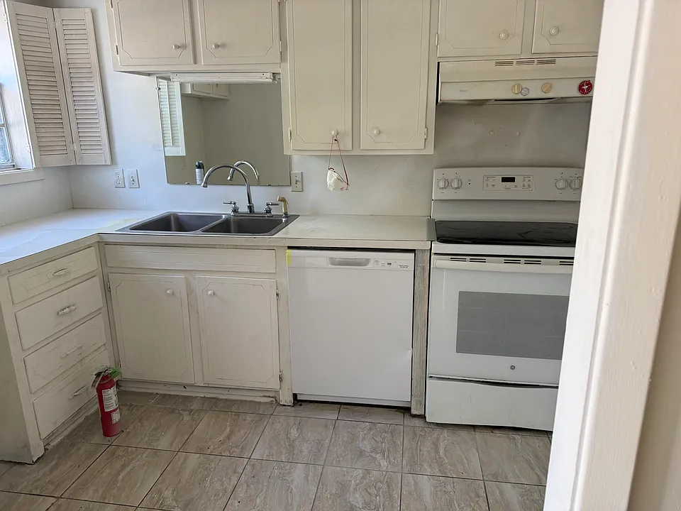 1608 McKeen Pl #2