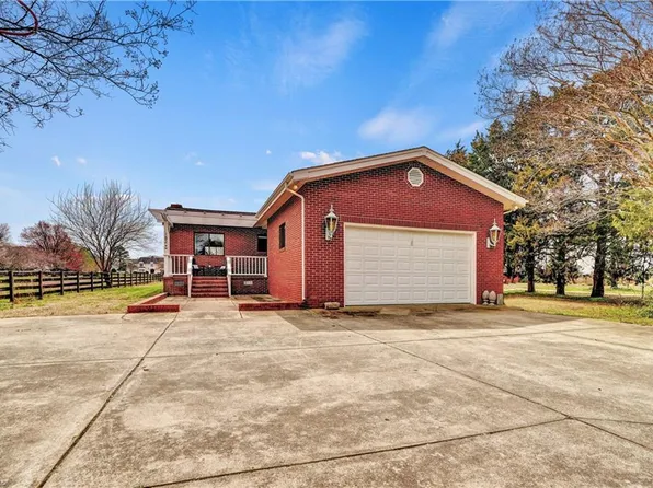 182 Cedar Rd, Poquoson, VA 23662