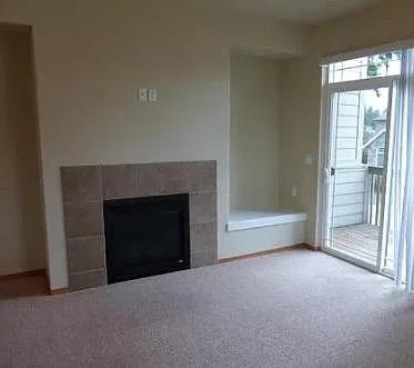 2 bed, 2.5 bath, 1925 sqft, $1,999 — Photo 2